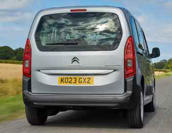 Citroën Berlingo Feel [UK-spec] '2023–24