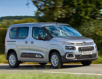 Citroën Berlingo Feel [UK-spec] '2023–24