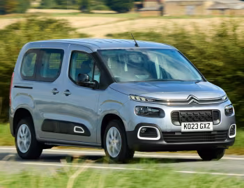 Citroën Berlingo Feel [UK-spec] '2023–24