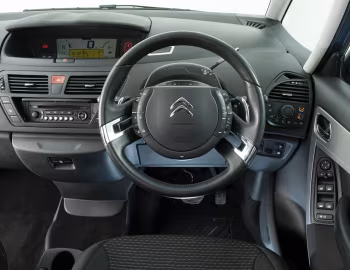 Передня панель Citroën C4 Picasso [UK-spec] '2010–13