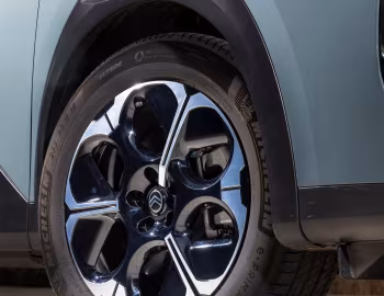 Citroën C5 Aircross Plug-in Hybrid [UK-spec] '2025–pr.