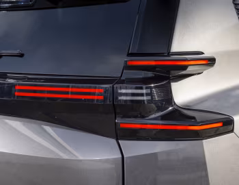 Citroën C5 Aircross Hybrid [UK-spec] '2025–pr.