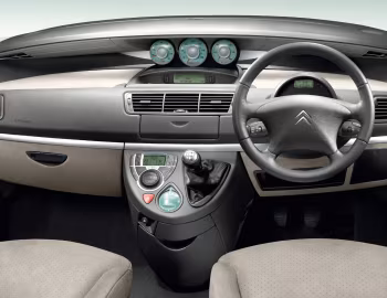 Front Panel Citroën C8 [UK-spec] '2002–07