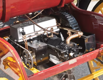 Sous la capuche Columbus 2 Cylinder Runabout '1905