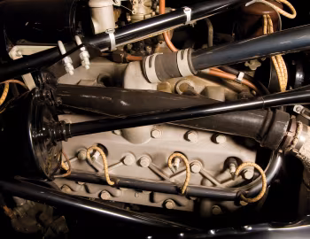 Под капотом 1936 Cord 810 Sportsman (C92-FB)