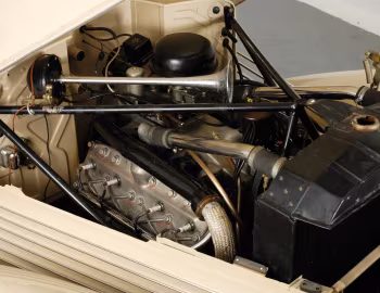 Под капотом 1936 Cord 810 Sportsman (C92-FB)