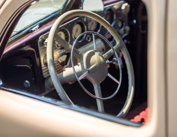 Интерьер 1937 Cord 812 Beverly Sedan Bustleback (C96-FB)