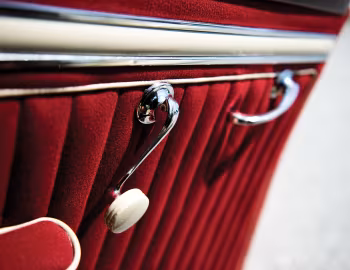 Интерьер 1937 Cord 812 Beverly Sedan Bustleback (C96-FB)