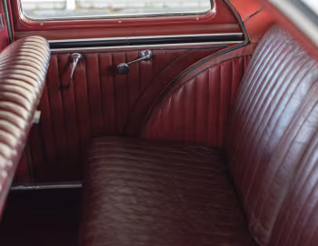 Интерьер 1937 Cord 812 Beverly Sedan Bustleback (C96-FB)