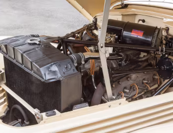 Sous la capuche 1937 Cord 812 Convertible Phaeton Sedan (C91-FB)