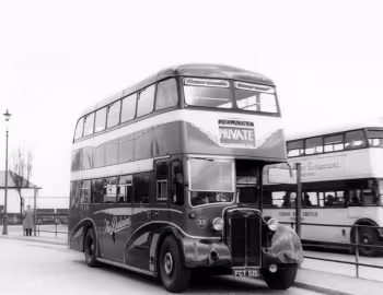 Crossley DD42/8 Strachans [UK-spec] (H30/28RD) '1951