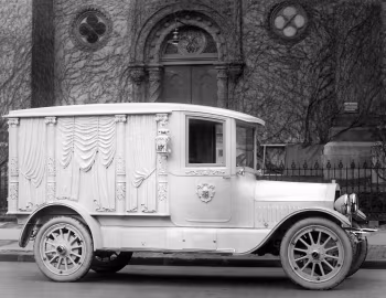 1914 Cunningham Model R Carved-Panel Hearse (Style 1008)
