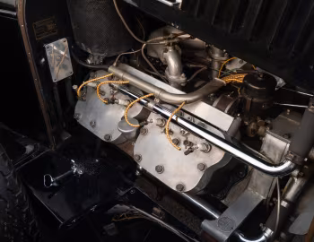 Sous la capuche 1929 Cunningham Model V-8 Cathedral Funeral Car (V5534)