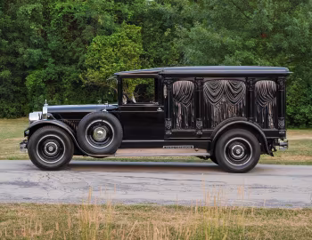 1929 Cunningham Model V-8 Cathedral Funeral Car (V5534)