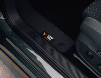 Интерьер Cupra Born VZ [UK-spec] '2024–26
