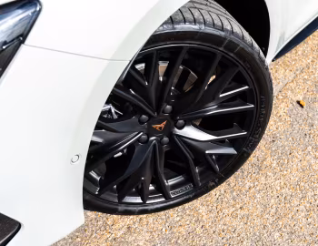 Cupra Leon "Shadow Edition" [UK-spec] '2025–pr.