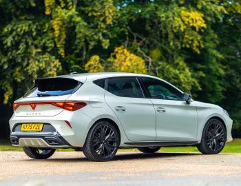 Cupra Leon "Shadow Edition" [UK-spec] '2025–pr.