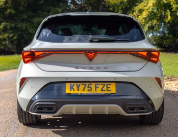 Cupra Leon "Shadow Edition" [UK-spec] '2025–pr.