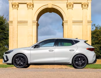 Cupra Leon "Shadow Edition" [UK-spec] '2025–pr.