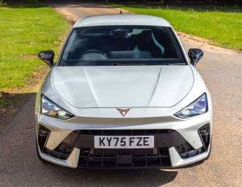 Cupra Leon "Shadow Edition" [UK-spec] '2025–pr.