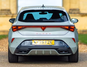 Cupra Leon "Shadow Edition" [UK-spec] '2025–pr.