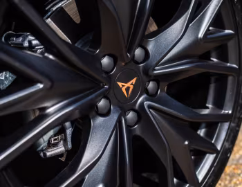 Cupra Leon "Shadow Edition" [UK-spec] '2025–pr.