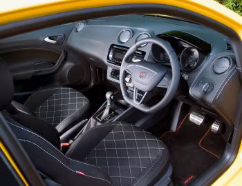 Интерьер SEAT Ibiza Cupra [UK-spec] '2009–12