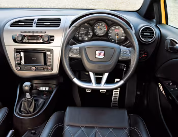 Торпедо SEAT León Cupra R [UK-spec] '2009–12