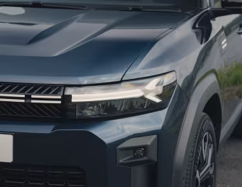 Dacia Bigster Journey hybrid [UK-spec] '2025–pr.