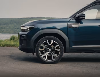 Dacia Bigster Journey hybrid [UK-spec] '2025–pr.