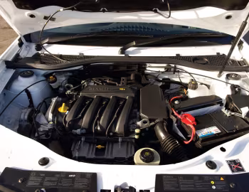 Під капотом Dacia Duster Access [UK-spec] '2013–14