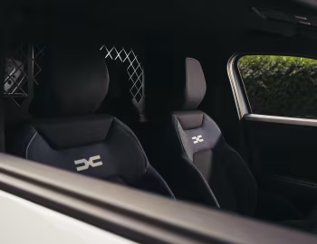 Інтер'єр Dacia Duster Cargo 4×4 [UK-spec] '2025–н.ч.