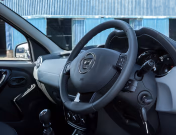 Интерьер Dacia Duster Commercial [UK-spec] '2015–17