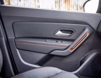 Интерьер Dacia Duster "Extreme" [UK-spec] '2022