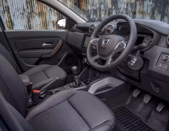 Інтэр'ер Dacia Duster "Extreme" [UK-spec] '2022