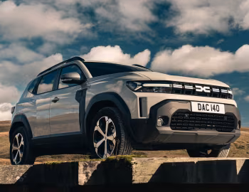 Dacia Duster Journey hybrid [UK-spec] '2024–pr.