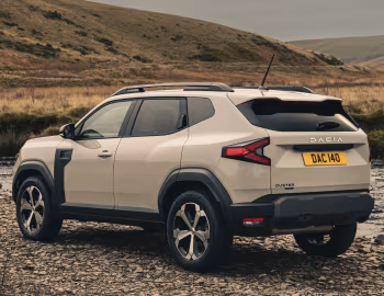 Dacia Duster Journey hybrid [UK-spec] '2024–pr.
