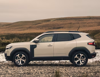 Dacia Duster Journey hybrid [UK-spec] '2024–pr.