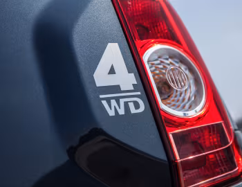 Dacia Duster Commercial [UK-spec] '2015–17