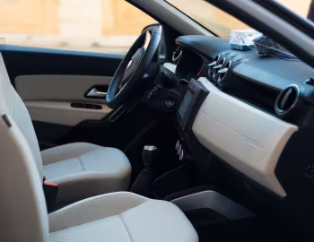 Интерьер Dacia Duster Popemobile '2019