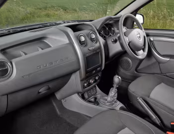 Интерьер Dacia Duster Prestige [UK-spec] '2016–17