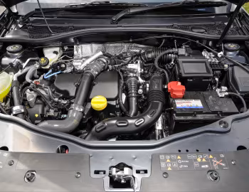 Sous la capuche Dacia Duster Prestige [UK-spec] '2016–17