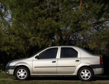 Dacia Logan Lauréate 1.6 MPI [Worldwide] '2004–08