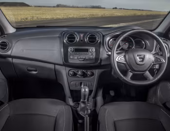 Торпедо Dacia Sandero [UK-spec] '2017–20