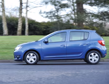 Dacia Sandero Lauréate [UK-spec] '2013–16
