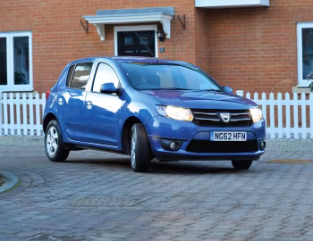 Dacia Sandero Lauréate [UK-spec] '2013–16