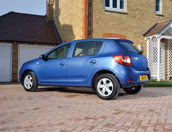Dacia Sandero Lauréate [UK-spec] '2013–16