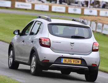 Dacia Sandero Stepway [UK-spec] '2013–16