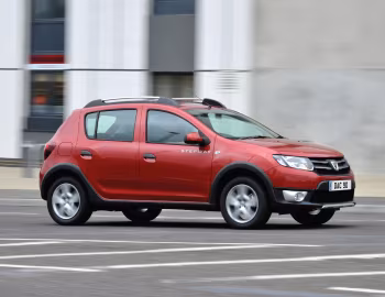 Dacia Sandero Stepway [UK-spec] '2013–16