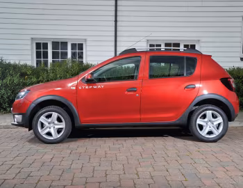 Dacia Sandero Stepway [UK-spec] '2013–16